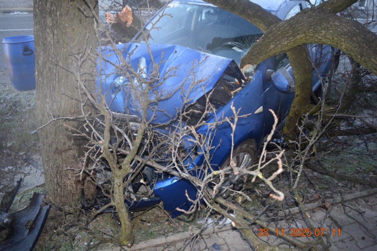 FOTO: Ranná nehoda v Jelšave, foto 1