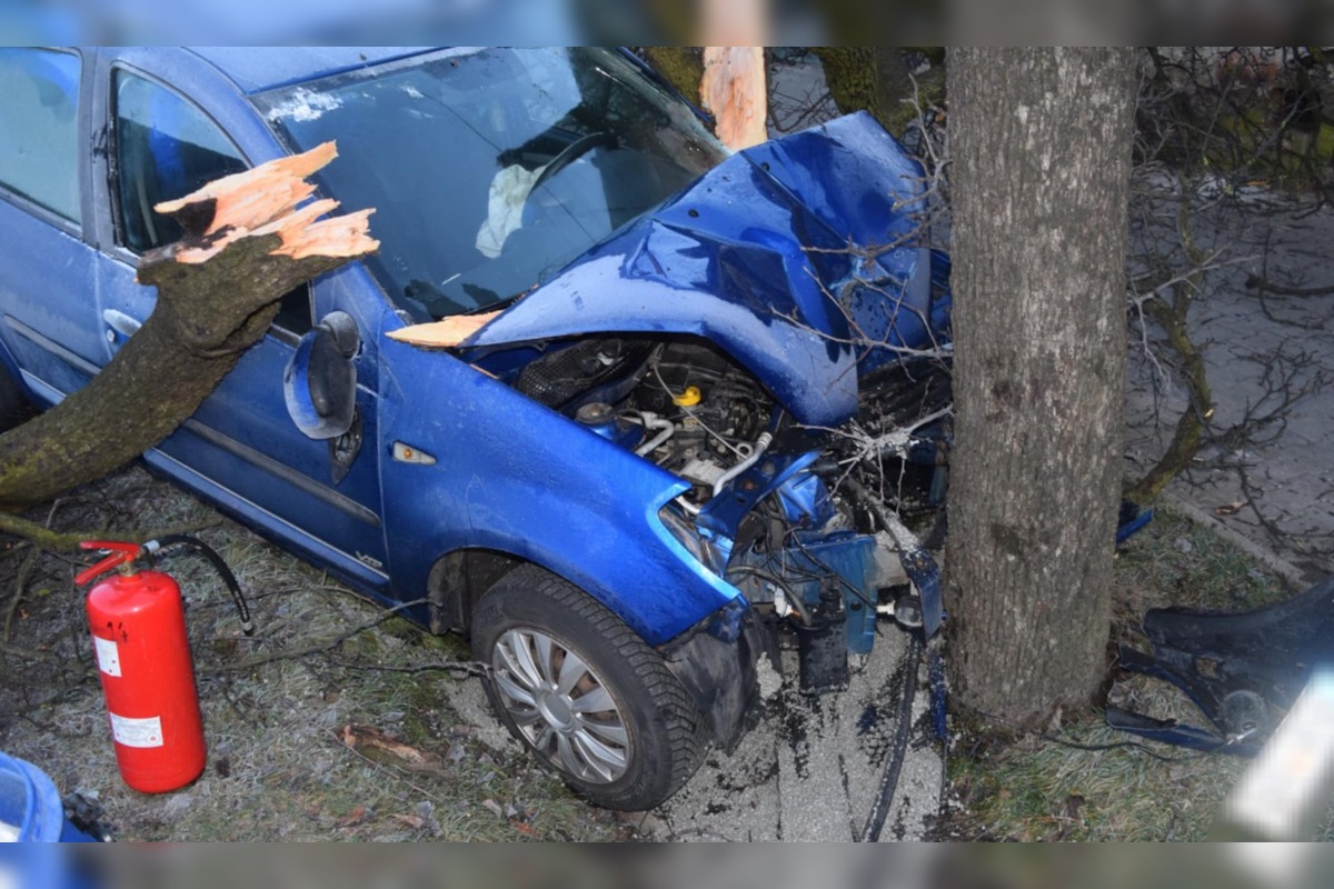 FOTO: Ranná nehoda v Jelšave, foto 3