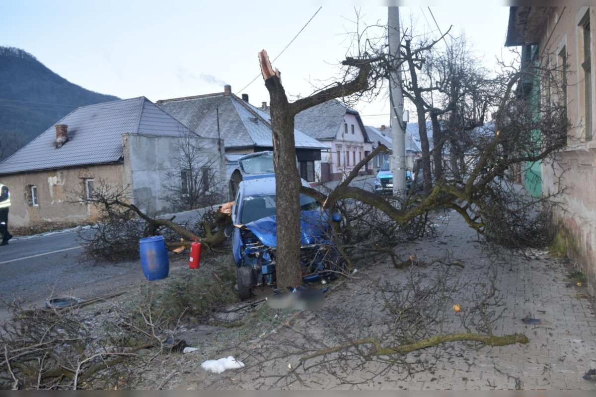 FOTO: Ranná nehoda v Jelšave, foto 4