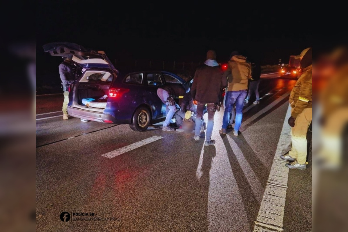 FOTO: Protidrogový zásah na ceste pri Žiari nad Hronom, foto 1