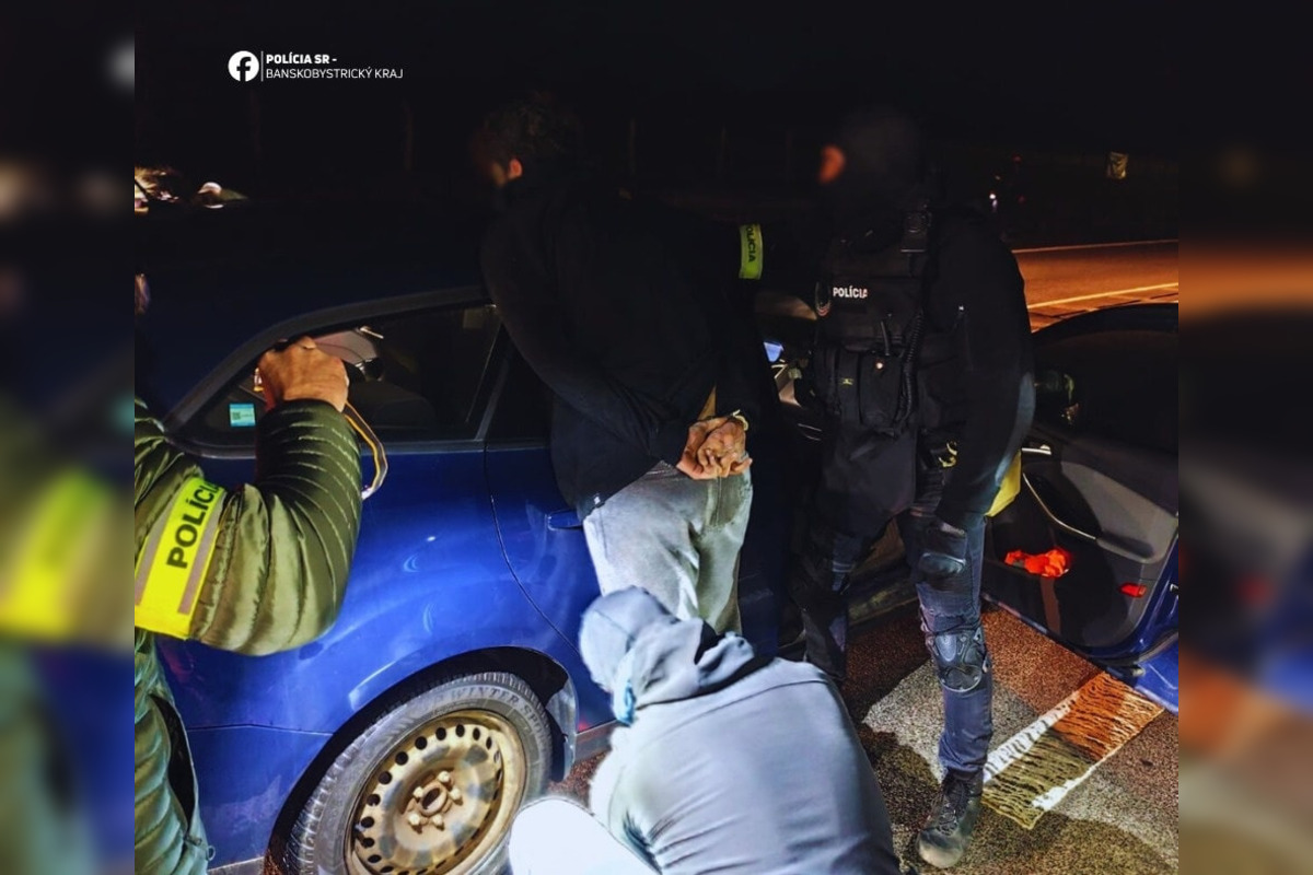 FOTO: Protidrogový zásah na ceste pri Žiari nad Hronom, foto 4