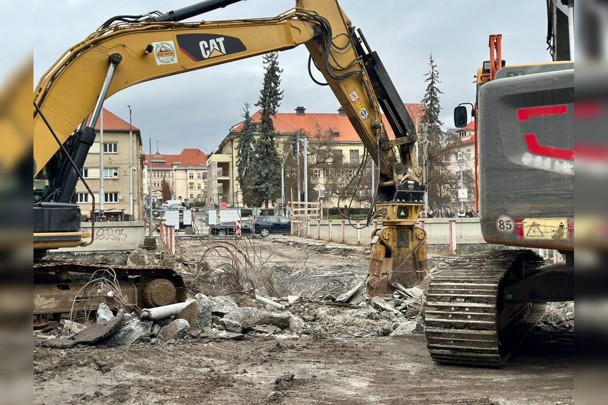 FOTO: Most ponad rieku Hron pri malej železničnej stanici v Bystrici začali búrať, foto 6