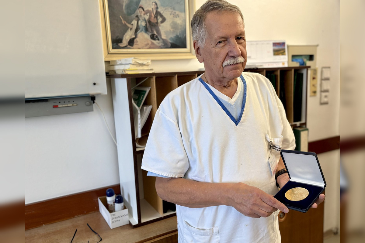 FOTO: Lekár Pavol Dlhopolček z Rooseveltovej nemocnice odchádza do dôchodku, foto 1