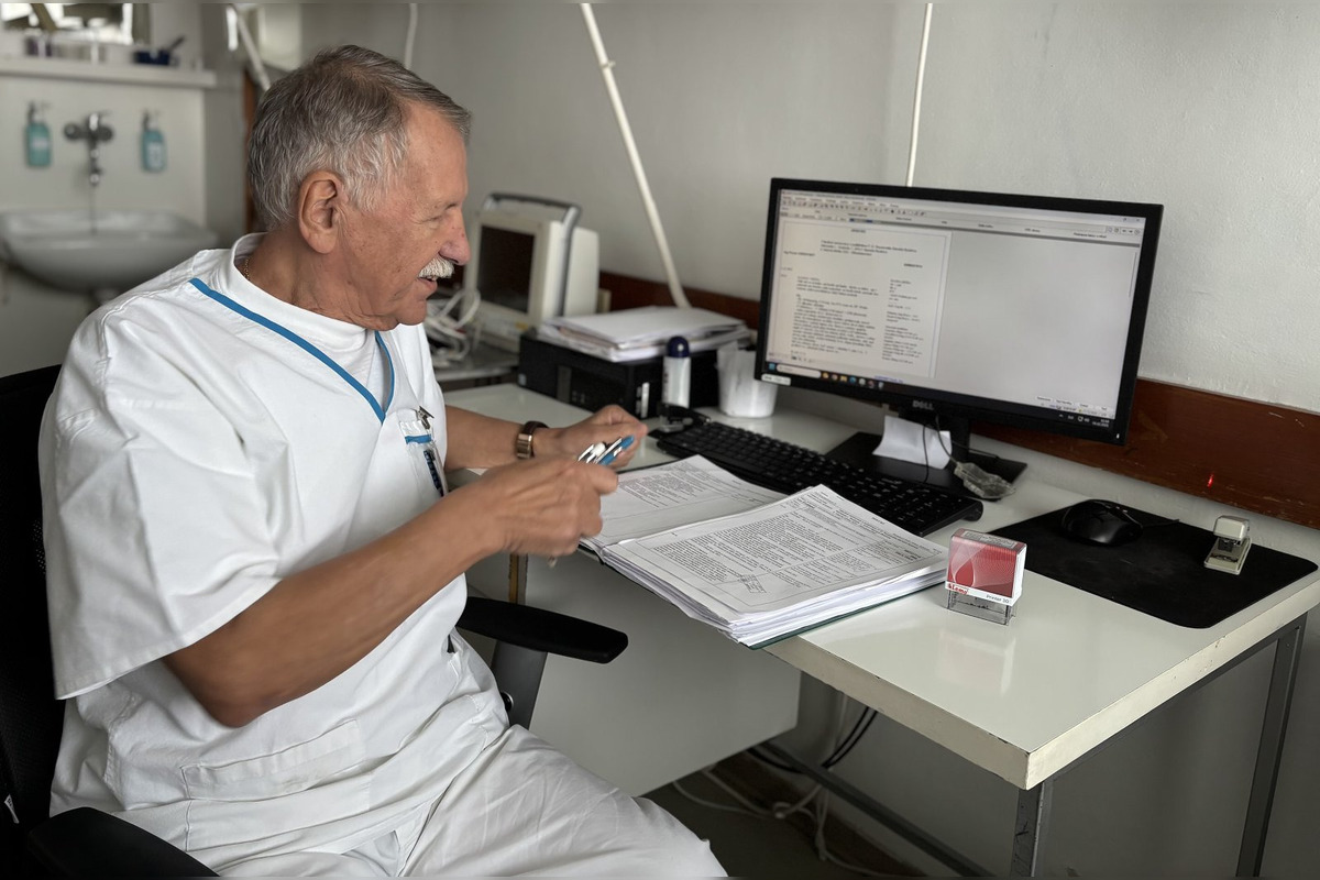 FOTO: Lekár Pavol Dlhopolček z Rooseveltovej nemocnice odchádza do dôchodku, foto 4