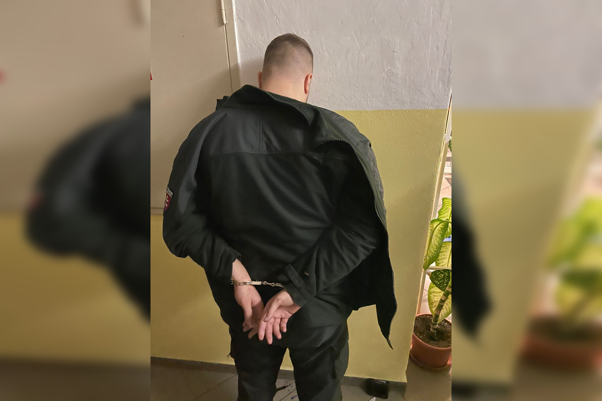 FOTO: V Bystrici zadržali policajtov, pokutovali vodičov a peniaze si nechávali, foto 1