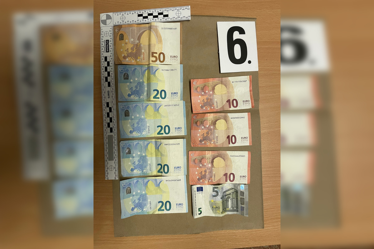 FOTO: V Bystrici zadržali policajtov, pokutovali vodičov a peniaze si nechávali, foto 5