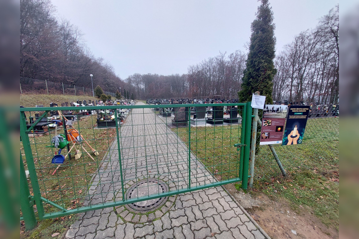 FOTO: Bystričanom sa nepáči, v akom stave je urnový háj či cintorín v Kremničke, , foto 11