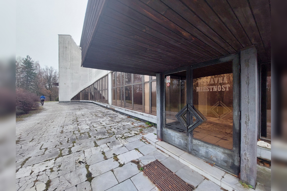 FOTO: Bystričanom sa nepáči, v akom stave je urnový háj či cintorín v Kremničke, , foto 13