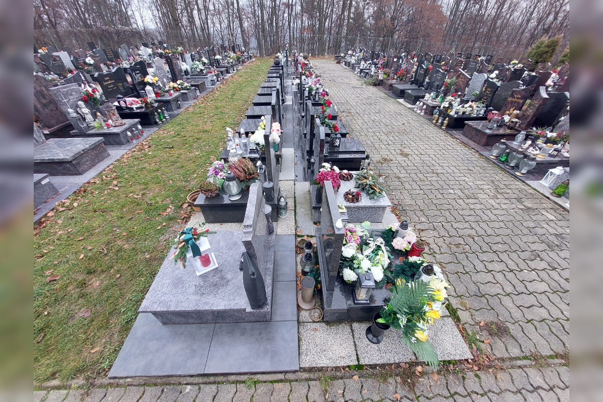 FOTO: Bystričanom sa nepáči, v akom stave je urnový háj či cintorín v Kremničke, , foto 15