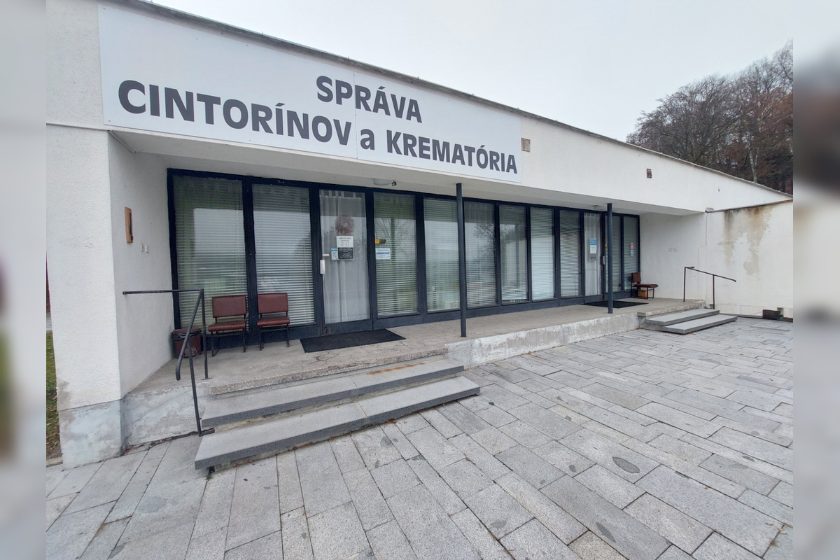 FOTO: Bystričanom sa nepáči, v akom stave je urnový háj či cintorín v Kremničke, , foto 17