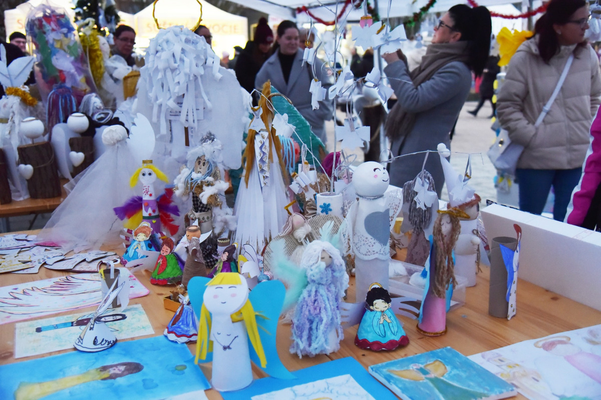 FOTO: Lučenec má nový rekord, pýši sa najväčším počtom anjelov na jednom mieste, foto 5