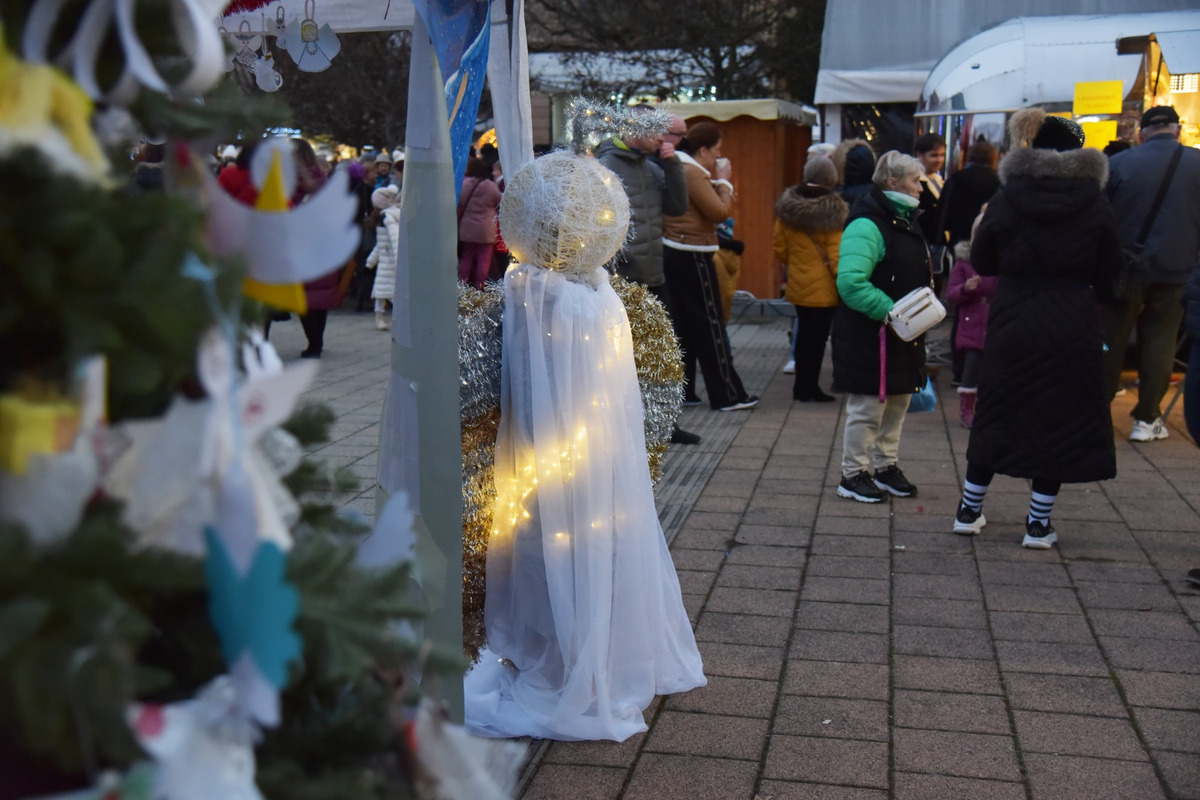 FOTO: Lučenec má nový rekord, pýši sa najväčším počtom anjelov na jednom mieste, foto 8