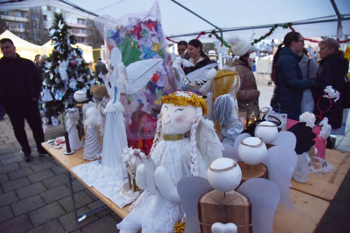 FOTO: Lučenec má nový rekord, pýši sa najväčším počtom anjelov na jednom mieste, foto 11