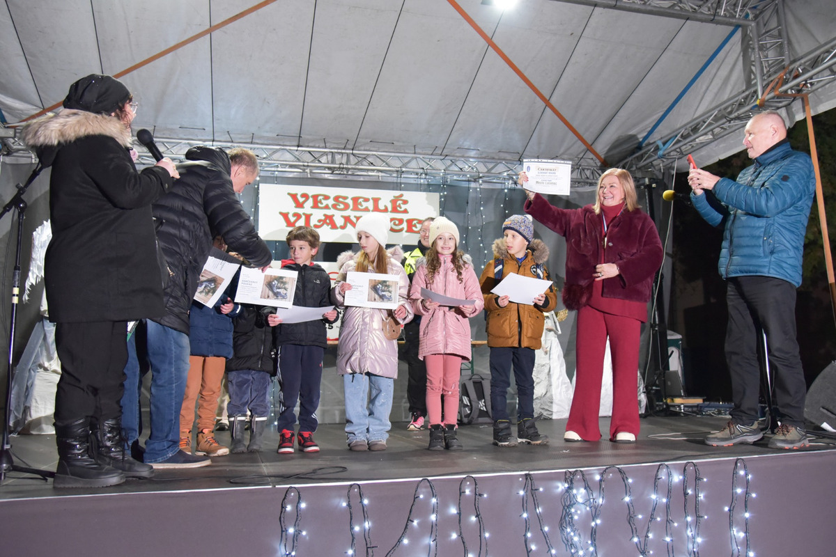 FOTO: Lučenec má nový rekord, pýši sa najväčším počtom anjelov na jednom mieste, foto 12