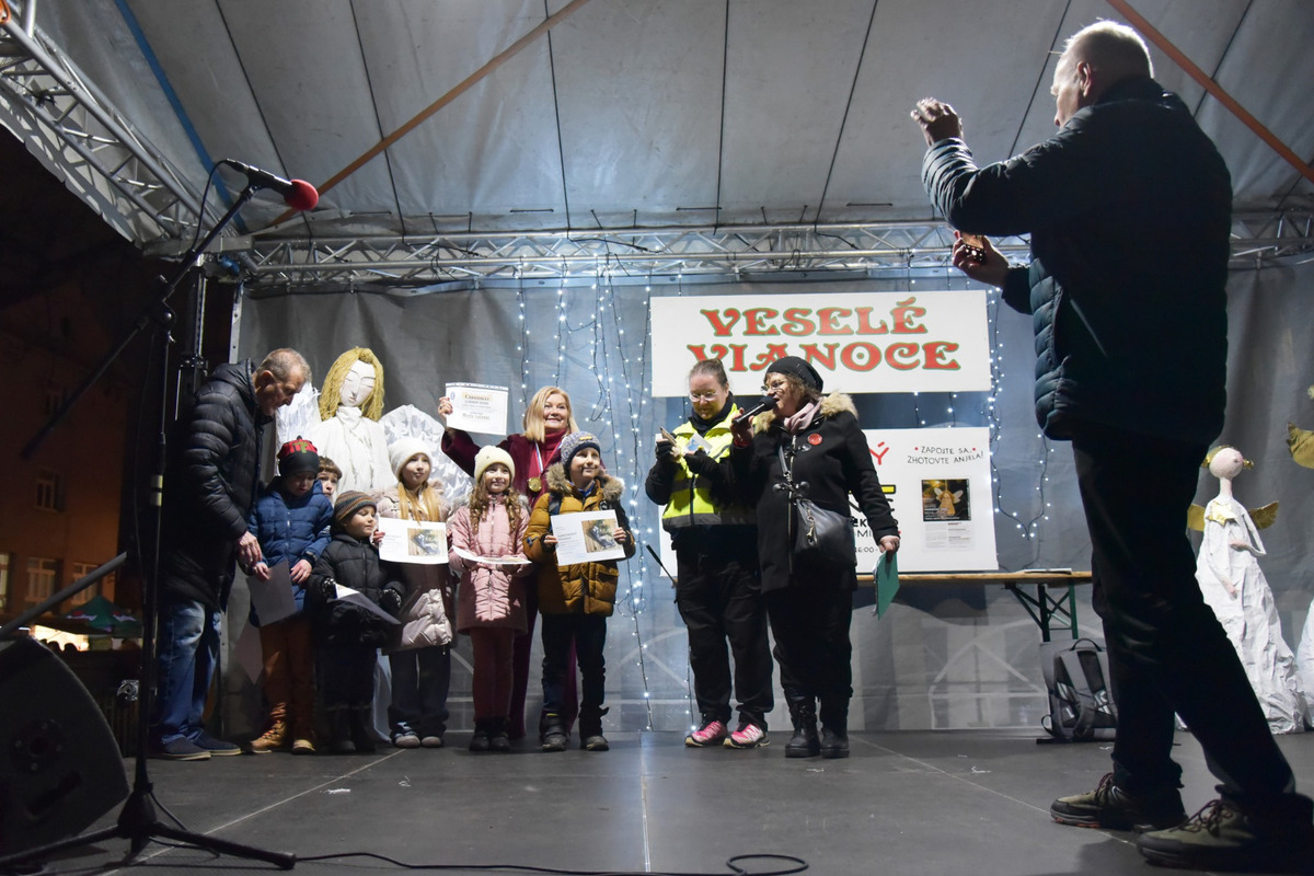 FOTO: Lučenec má nový rekord, pýši sa najväčším počtom anjelov na jednom mieste, foto 13
