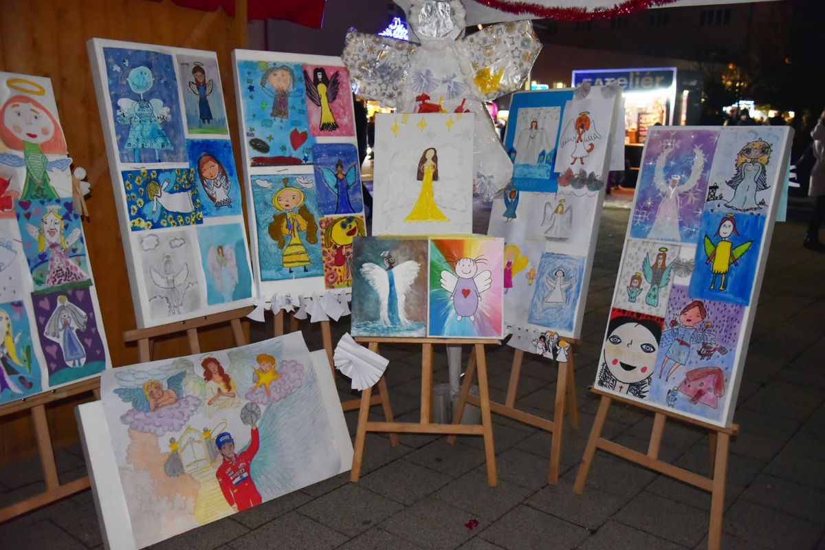 FOTO: Lučenec má nový rekord, pýši sa najväčším počtom anjelov na jednom mieste, foto 14