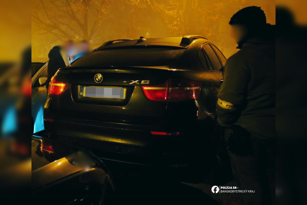 FOTO: Zvolenskí policajti chytili falošných predajcov áut, ľudí okradli o desiatky tisíc eur, foto 4