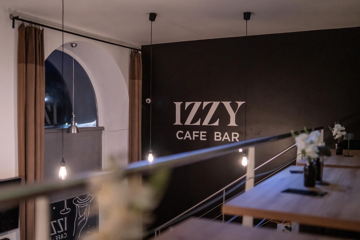 FOTO: Mladý podnikateľ otvára v Kremnici Izzy Café Bar, foto 3