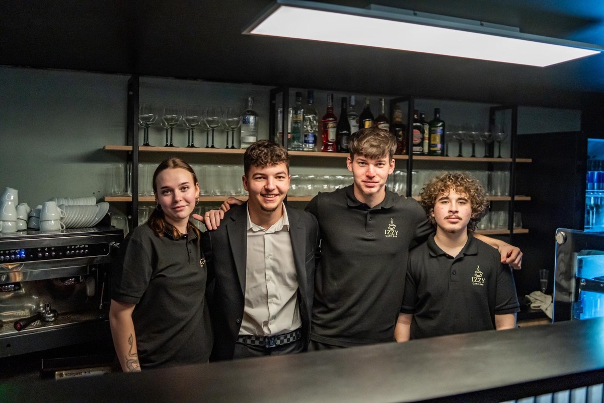 FOTO: Mladý podnikateľ otvára v Kremnici Izzy Café Bar, foto 4
