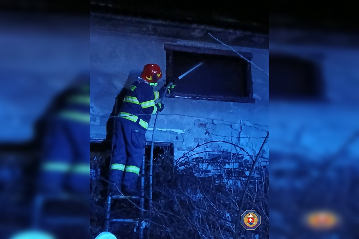 FOTO: Požiar hospodárskej budovy v Medovarciach, foto 2