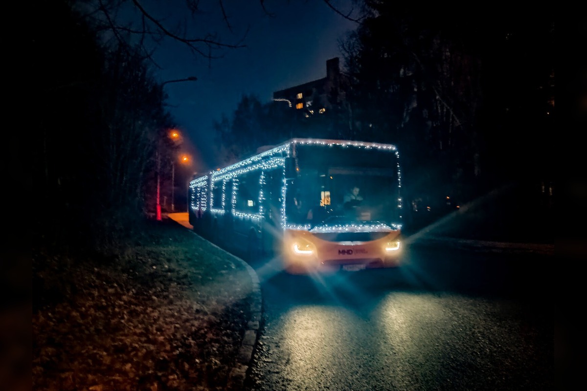 FOTO: Vianočný autobus teší Bystričanov, foto 2