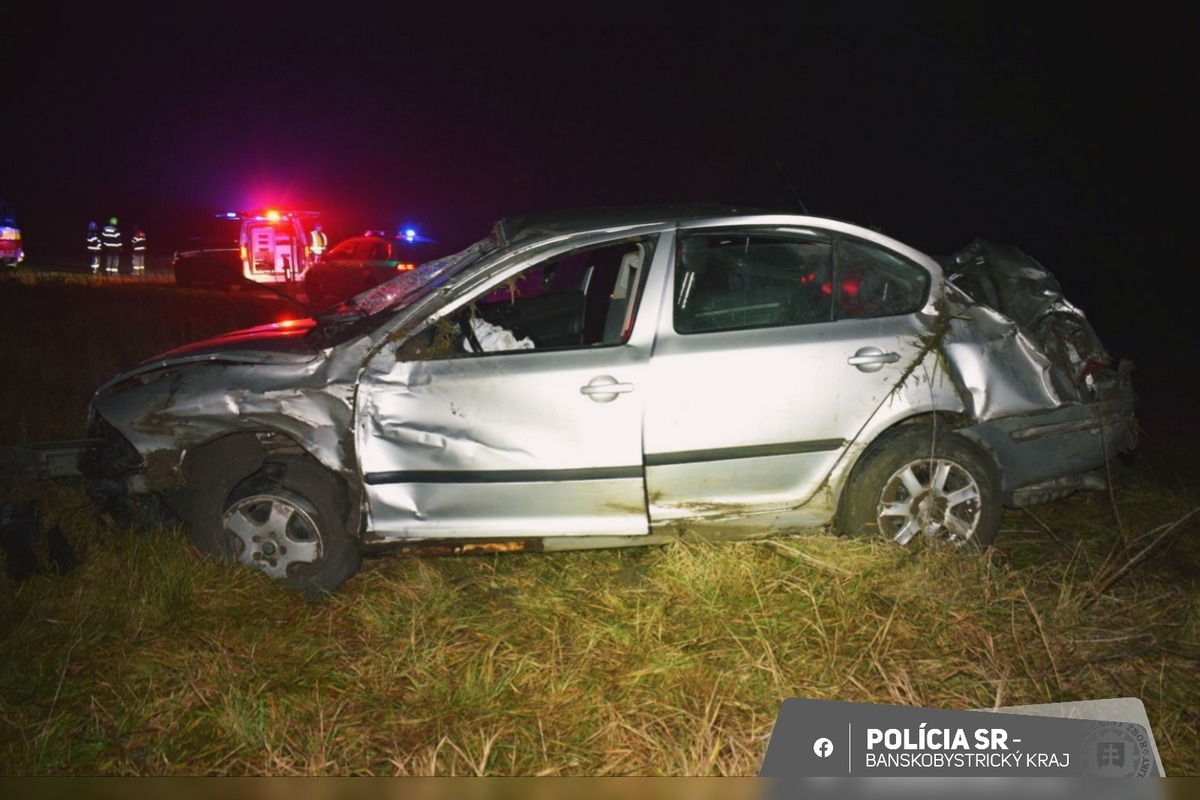 FOTO: Opitý vodič a jeho spolujazdkyňa utrpeli po zrážke ťažké zranenia, foto 2