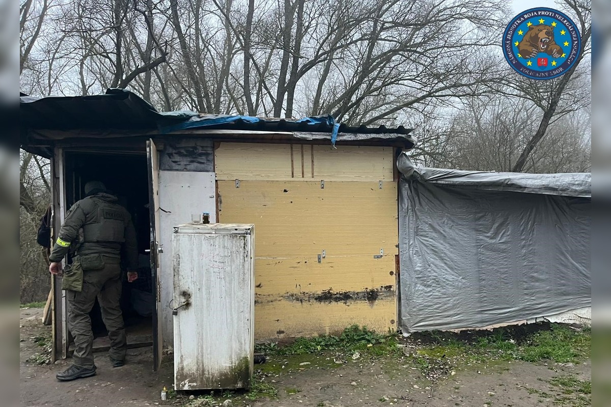 FOTO: Polícia obvinila dve osoby zo zločinu obchodovania s ľuďmi, foto 2