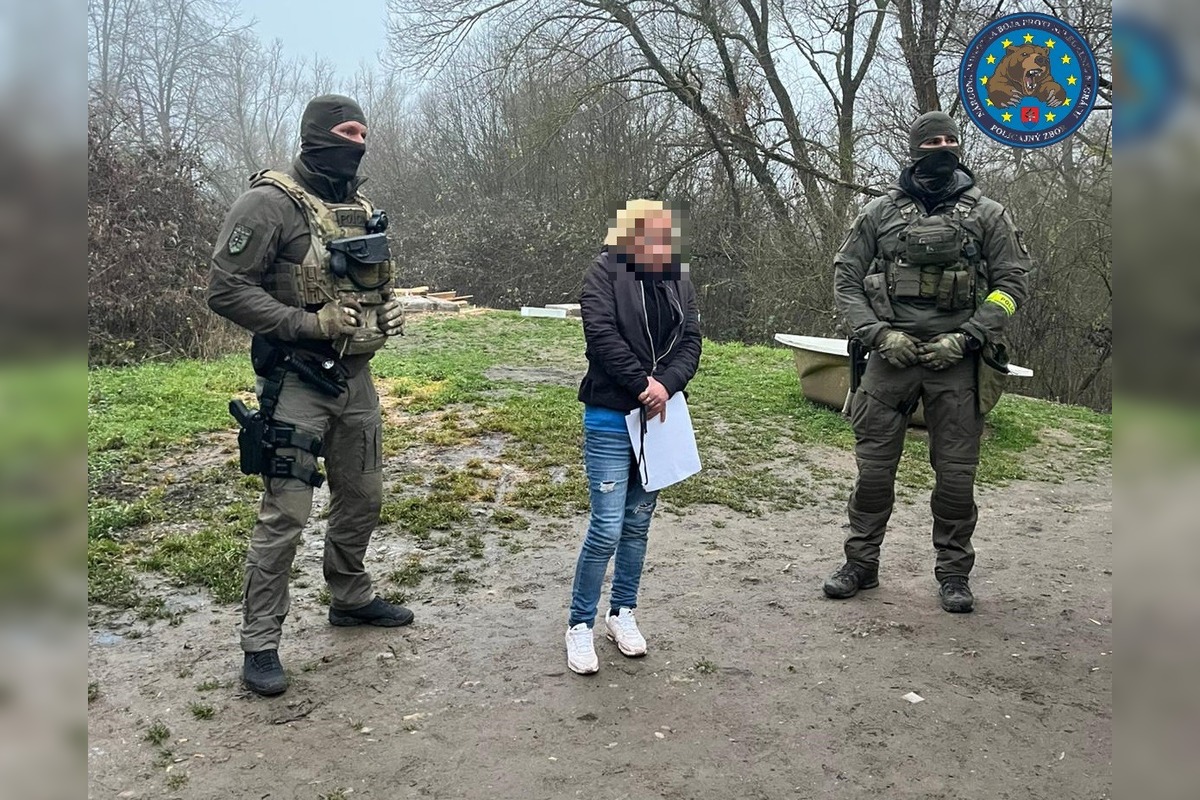 FOTO: Polícia obvinila dve osoby zo zločinu obchodovania s ľuďmi, foto 3