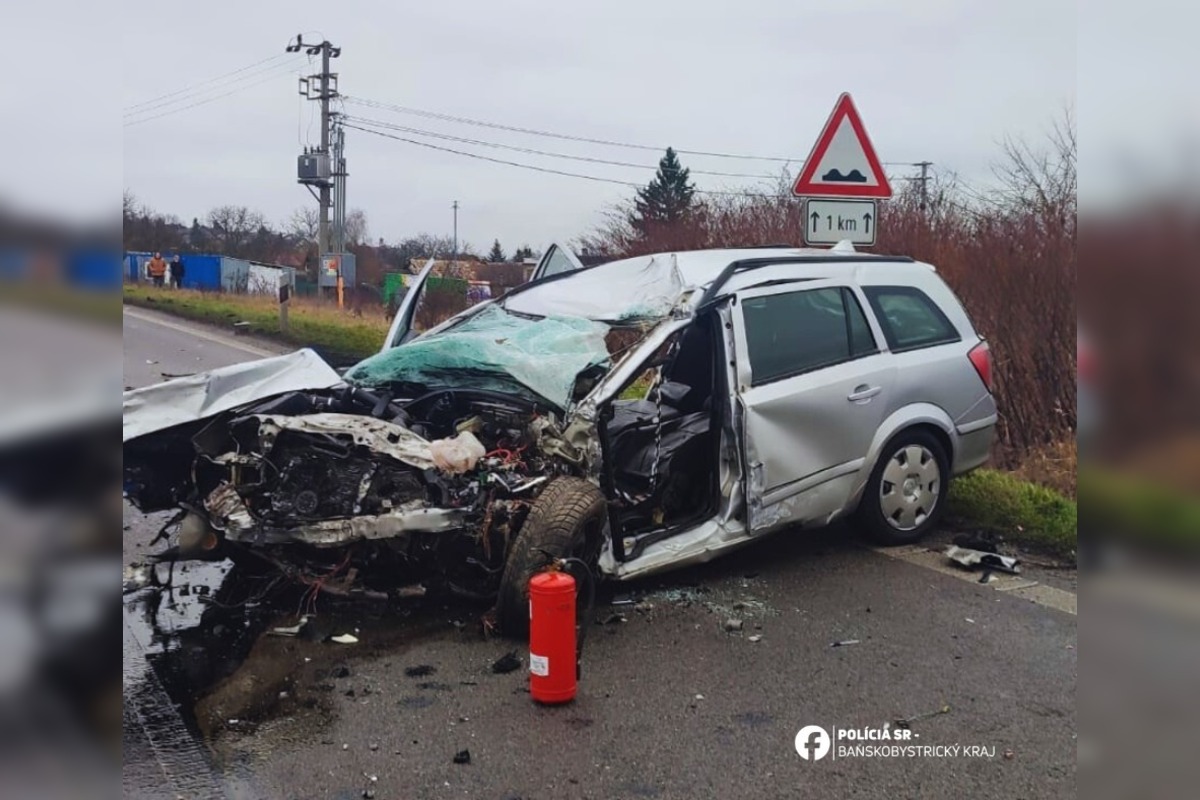 FOTO: Tragická nehoda neďaleko Lučenca, foto 1