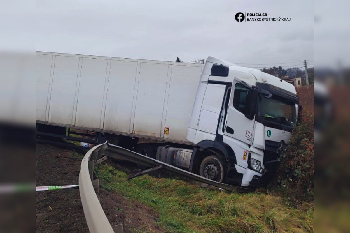 FOTO: Tragická nehoda neďaleko Lučenca, foto 3