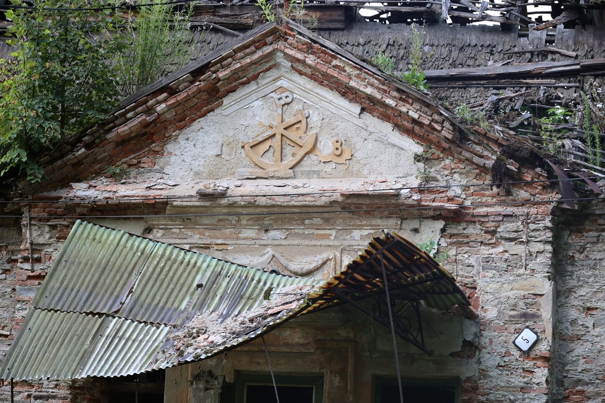 FOTO: Kaštieľ železiarov sa rozpadá pred očami, foto 1