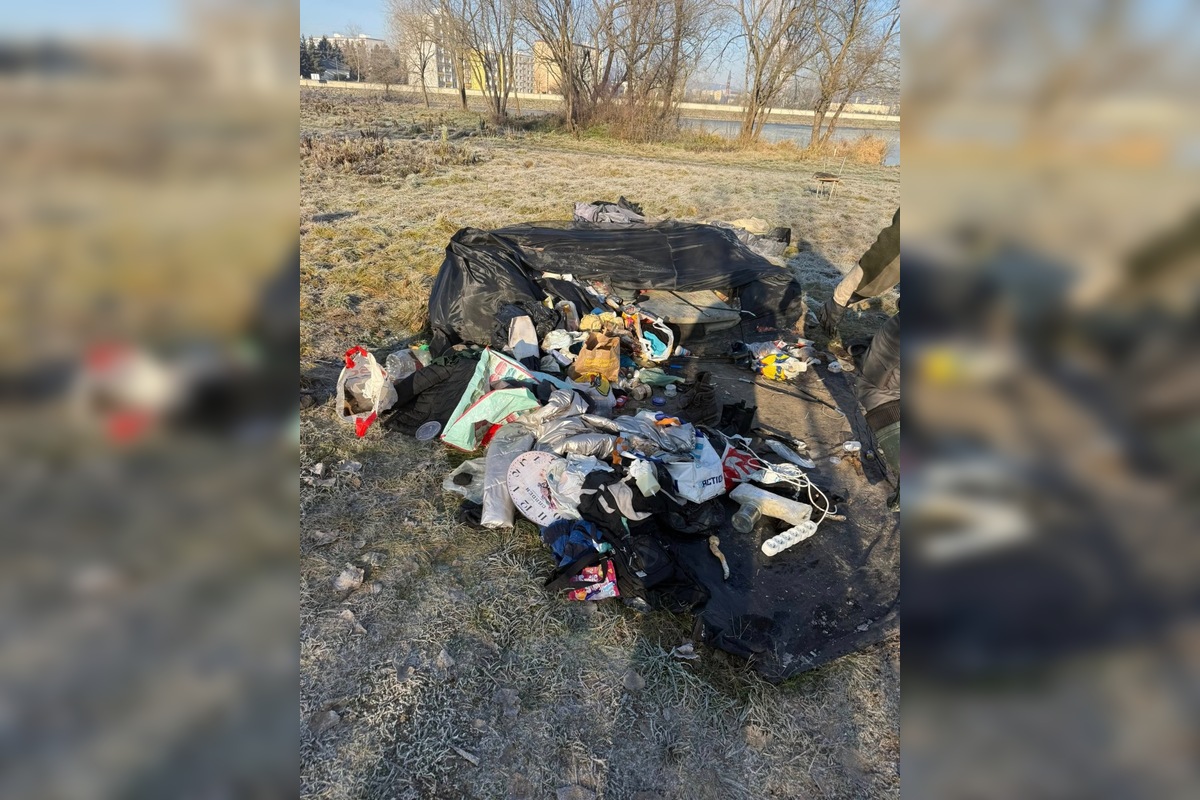 FOTO: Dobrovoľníci vyčistili brehy VN Môťová, vyzbierali takmer 700 kíl odpadu, foto 1