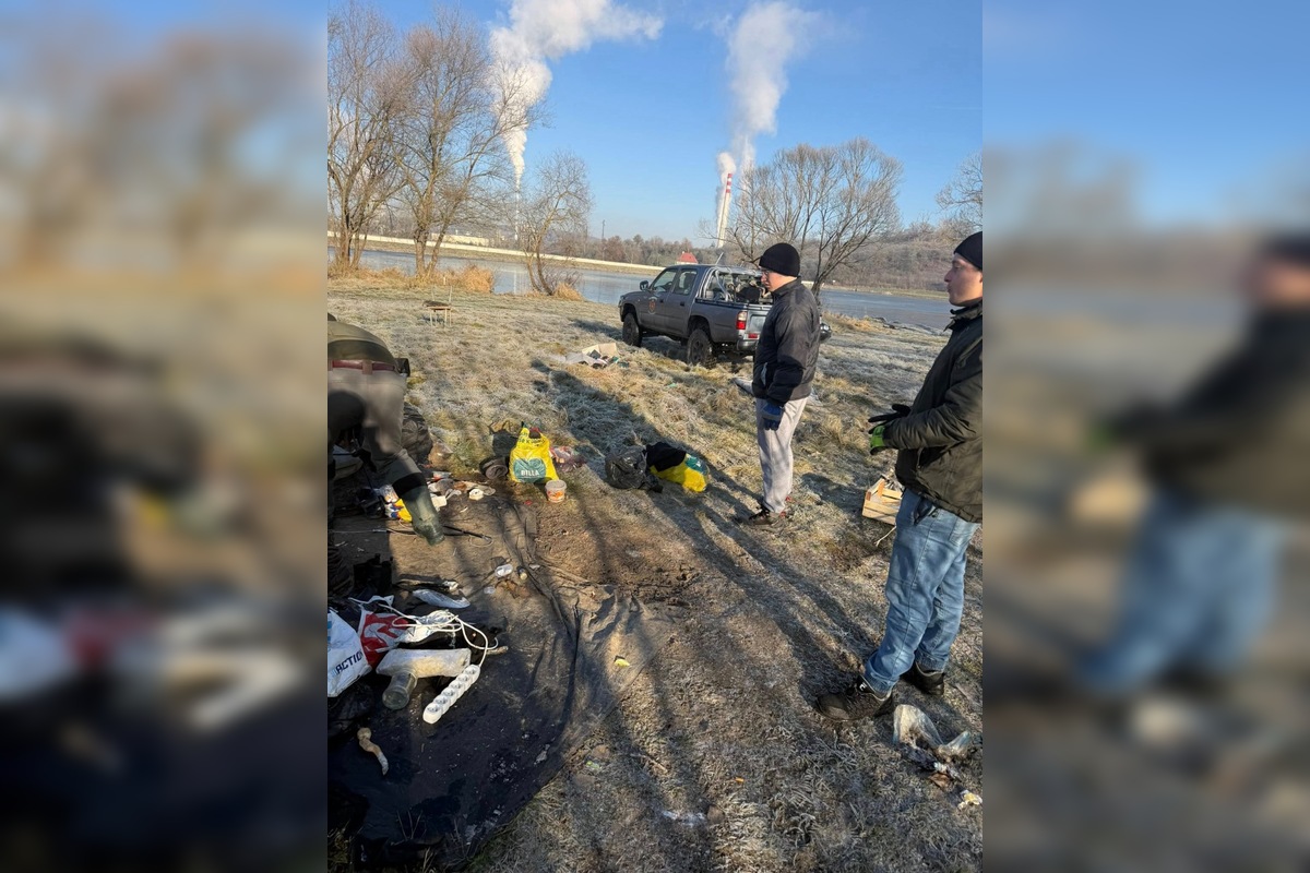 FOTO: Dobrovoľníci vyčistili brehy VN Môťová, vyzbierali takmer 700 kíl odpadu, foto 2