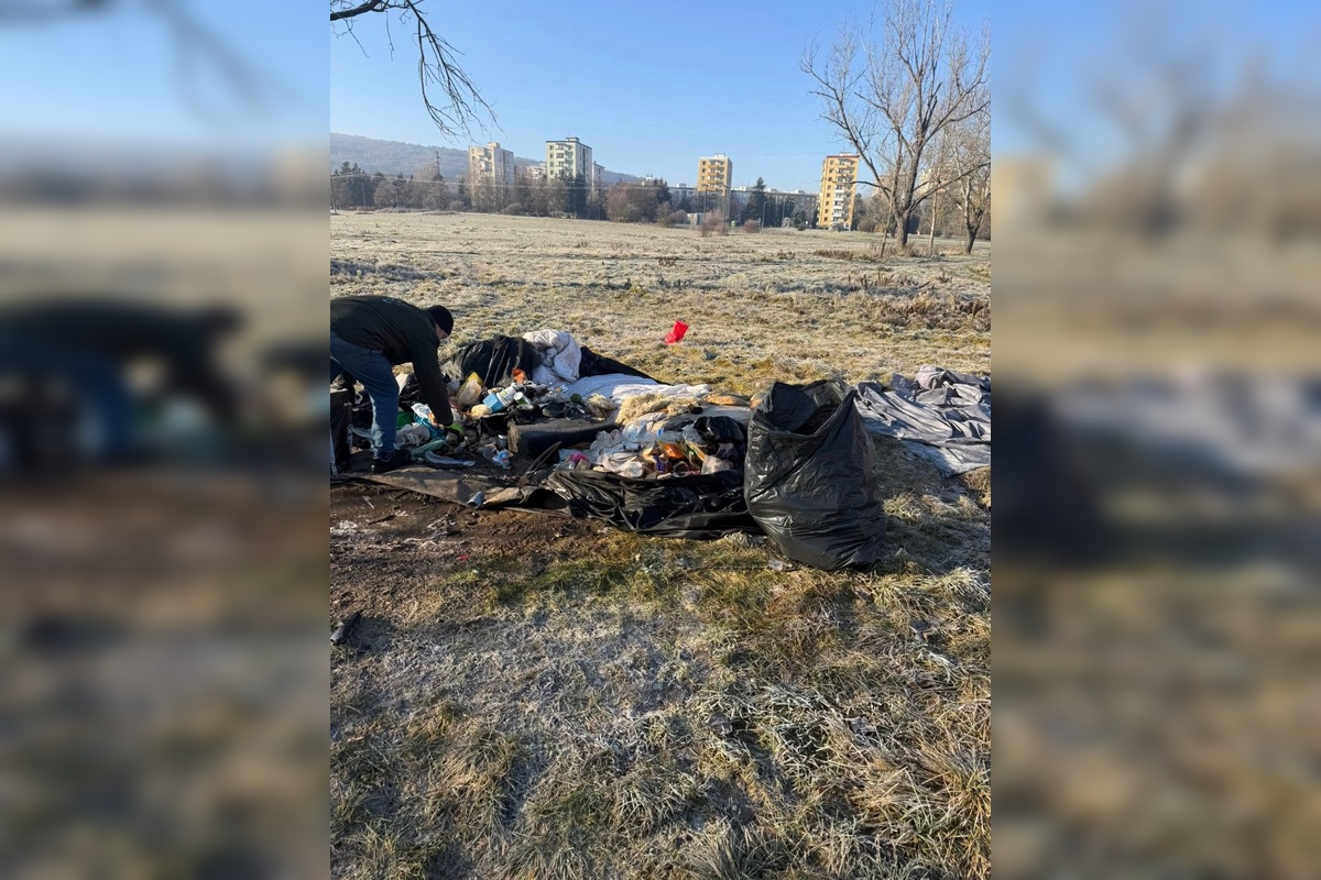 FOTO: Dobrovoľníci vyčistili brehy VN Môťová, vyzbierali takmer 700 kíl odpadu, foto 4