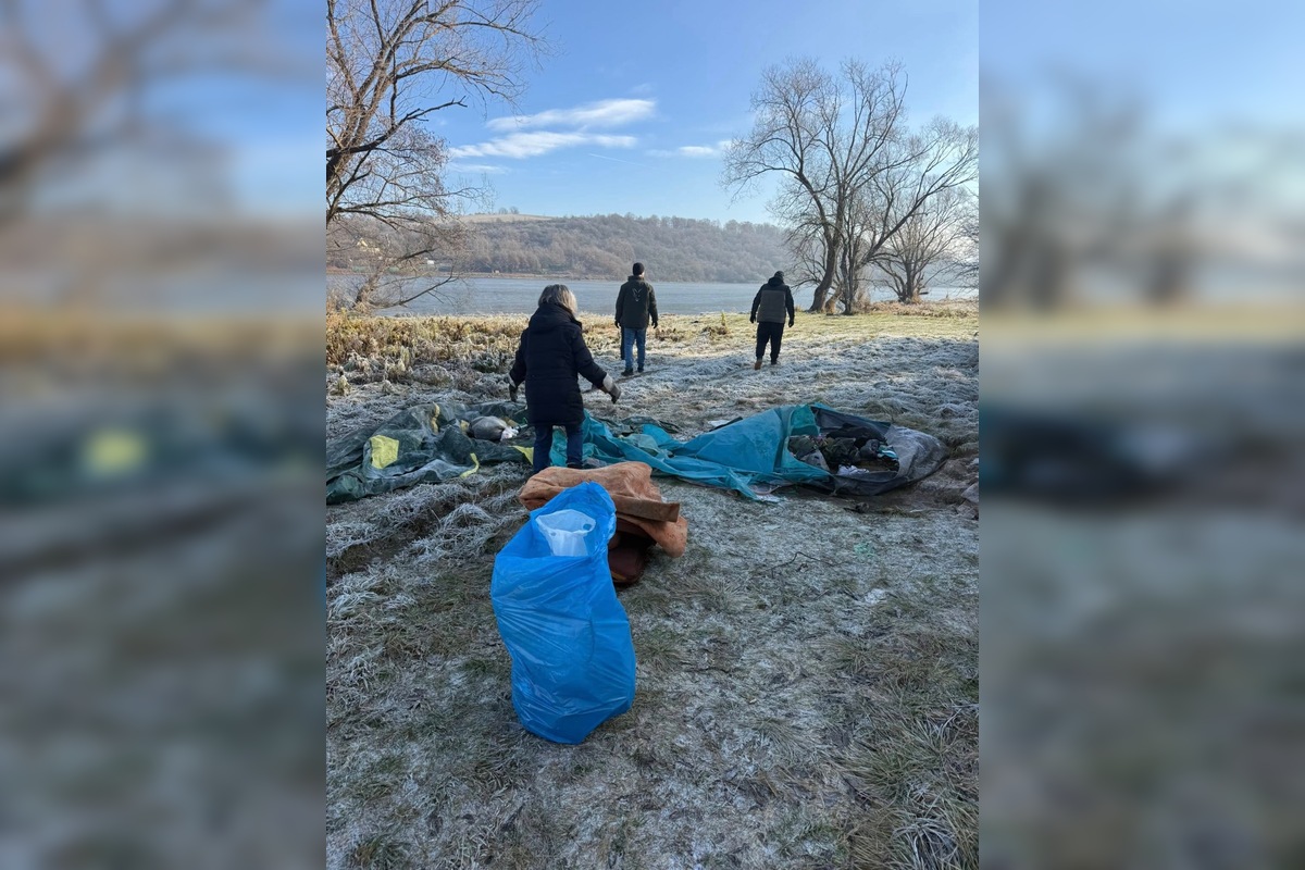 FOTO: Dobrovoľníci vyčistili brehy VN Môťová, vyzbierali takmer 700 kíl odpadu, foto 5
