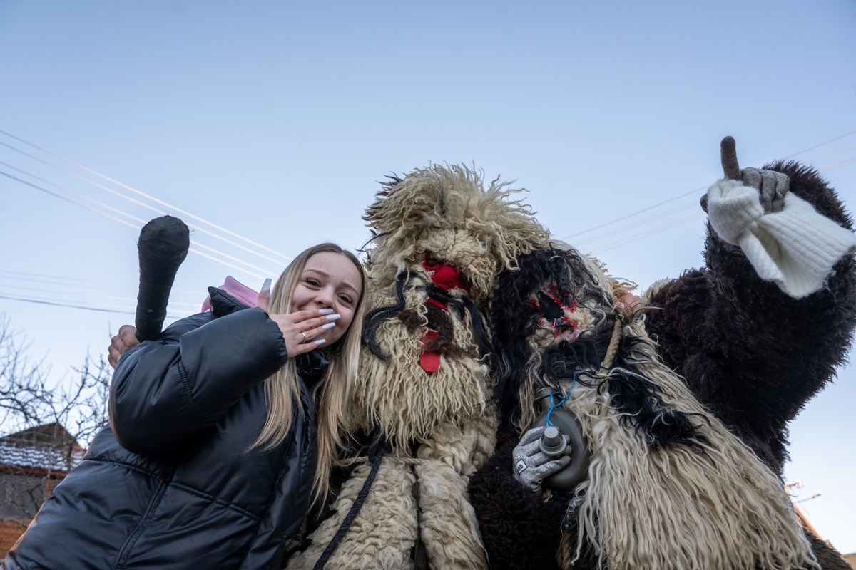 FOTO: Pastieri, betlehemy a koledy. Lom nad Rimavicou ožil starými vianočnými hrami, foto 2