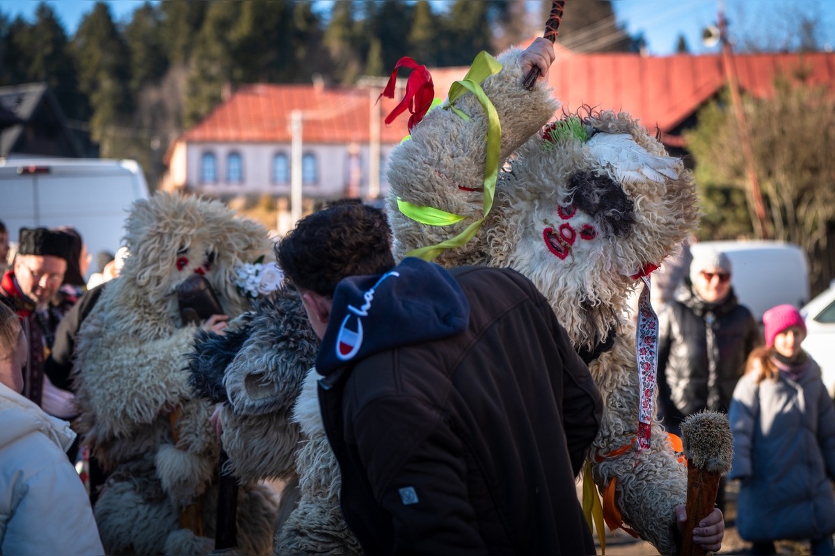 FOTO: Pastieri, betlehemy a koledy. Lom nad Rimavicou ožil starými vianočnými hrami, foto 4