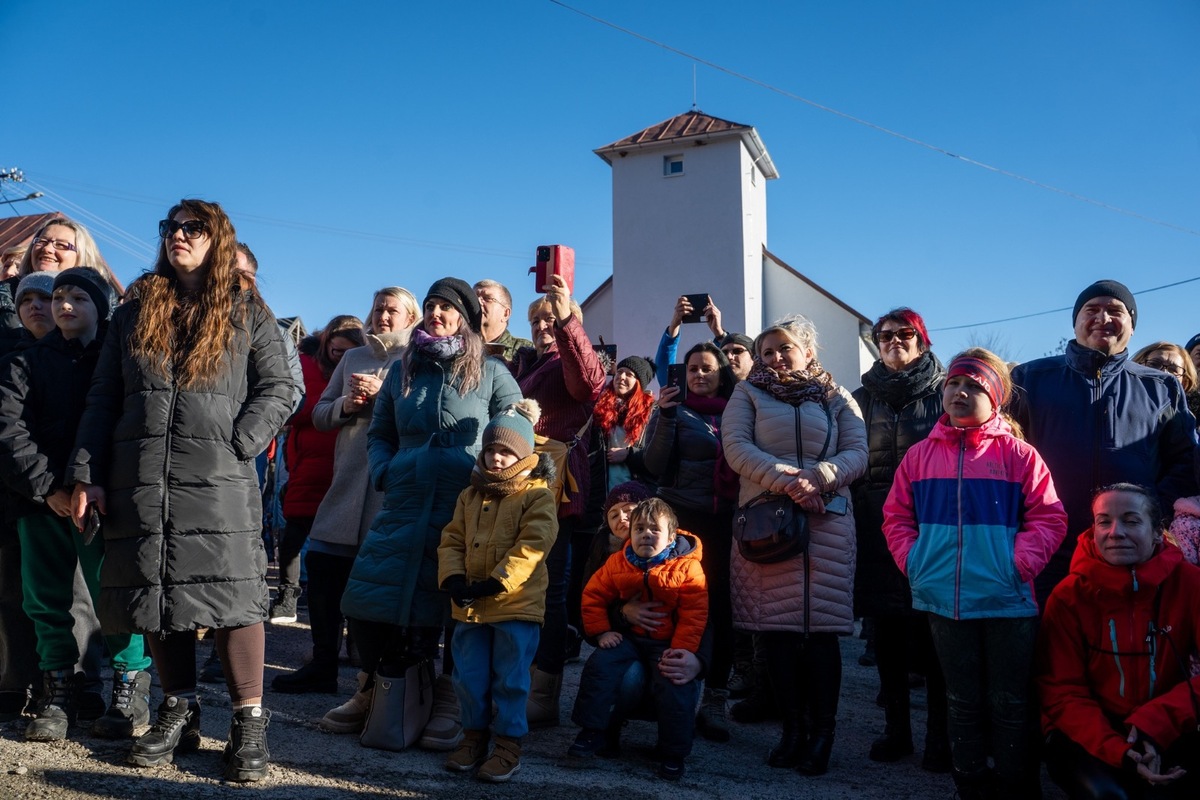 FOTO: Pastieri, betlehemy a koledy. Lom nad Rimavicou ožil starými vianočnými hrami, foto 8