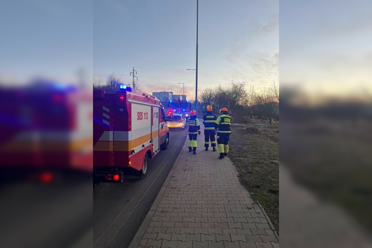 FOTO: Hasiči zasahovali pri požiari chatrče v Sásovej, foto 1