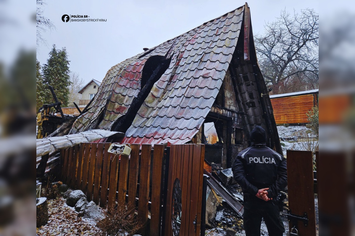 FOTO: Počas silvestrovskej noci v Krupine horela chata, foto 1