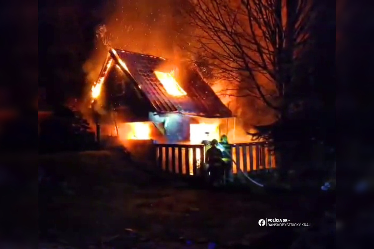 FOTO: Počas silvestrovskej noci v Krupine horela chata, foto 2