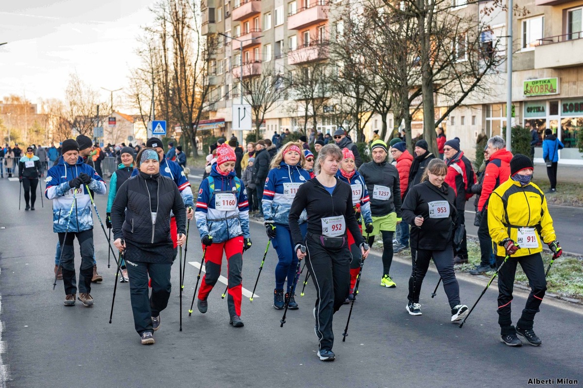 FOTO: Behali ste aj vy? Vianočný beh v Lučenci prekonal rekordy, foto 1