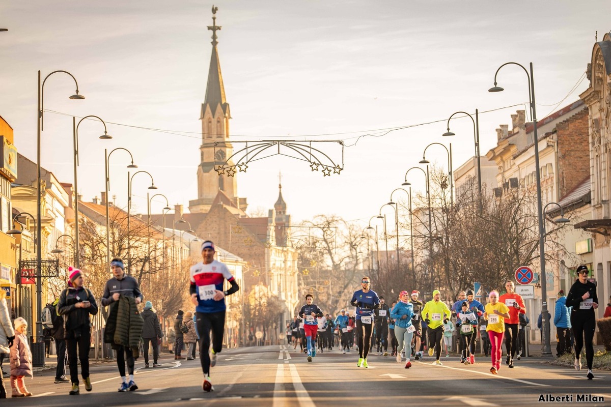 FOTO: Behali ste aj vy? Vianočný beh v Lučenci prekonal rekordy, foto 4