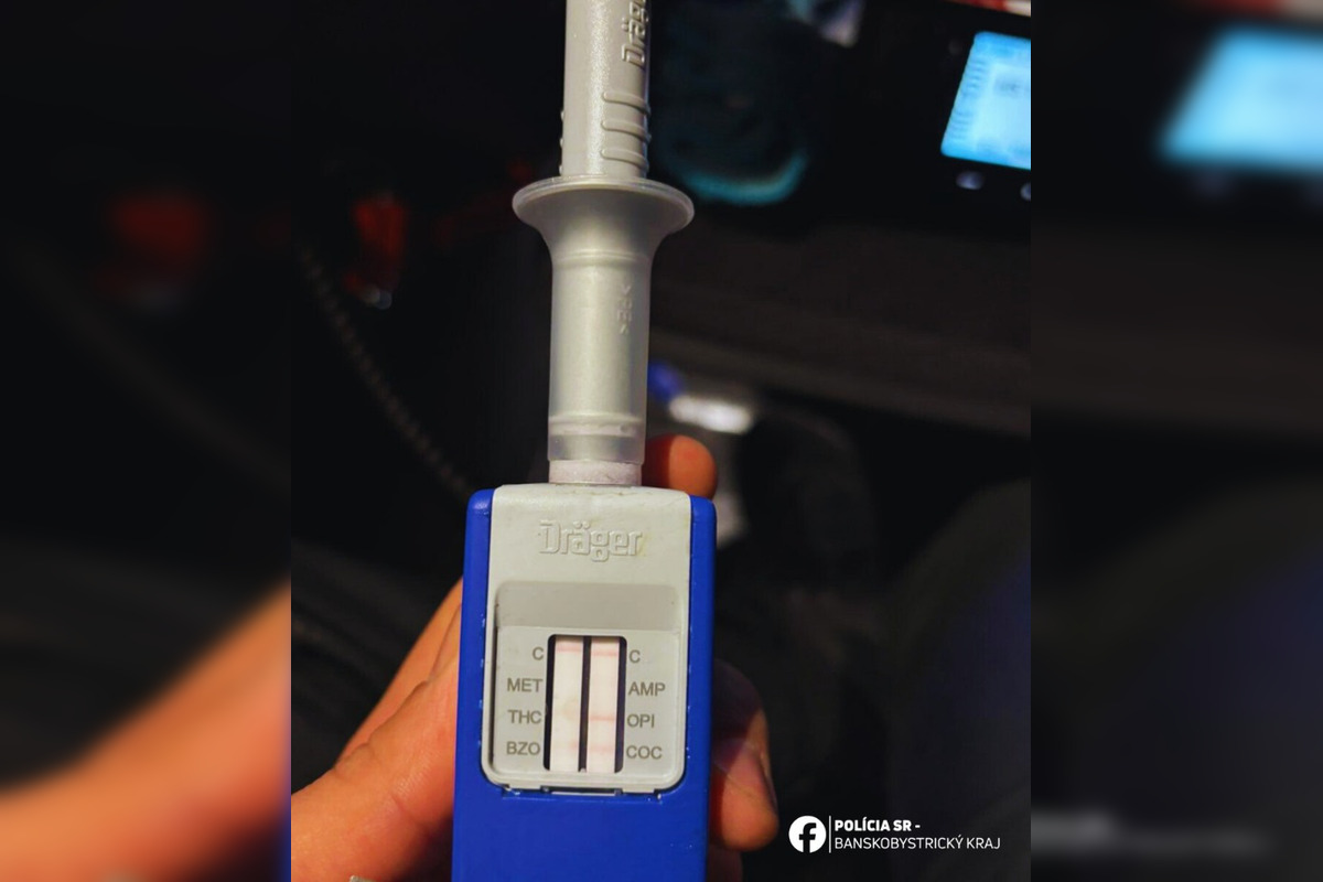 FOTO: Bystrickí policajti chytili 48-ročného vodiča pod vplyvom drog, v aute viezol aj dieťa, foto 3