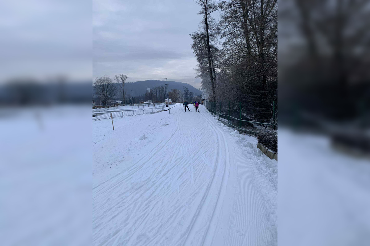 FOTO: Zamrznuté plážové kúpalisko v Bystrici nie je bezpečné, mesto ho ohradilo, foto 3