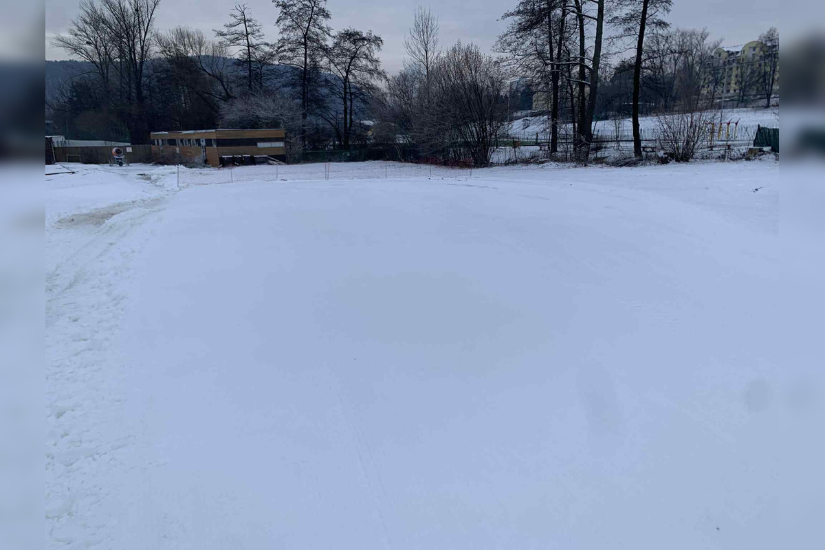 FOTO: Zamrznuté plážové kúpalisko v Bystrici nie je bezpečné, mesto ho ohradilo, foto 7