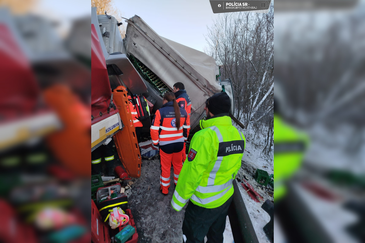 FOTO: Medzi Krupinou a Zvolenom sa zrazili kamióny, cesta bude hodiny uzavretá, foto 4