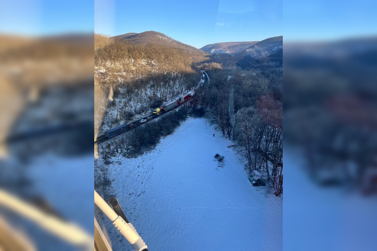 FOTO: Medzi Krupinou a Zvolenom sa zrazili kamióny, cesta bude hodiny uzavretá, foto 8