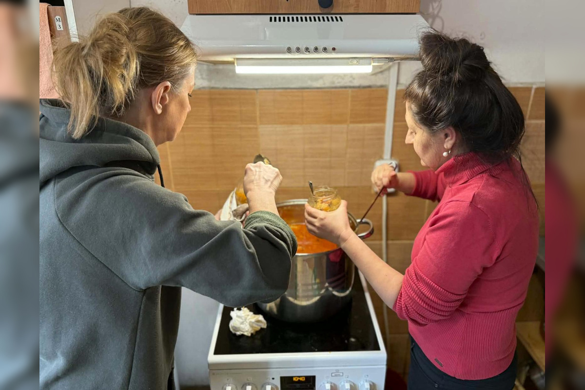 FOTO: Dobrovoľníci zo zvolenskej radnice pomohli ľuďom bez domova, foto 5