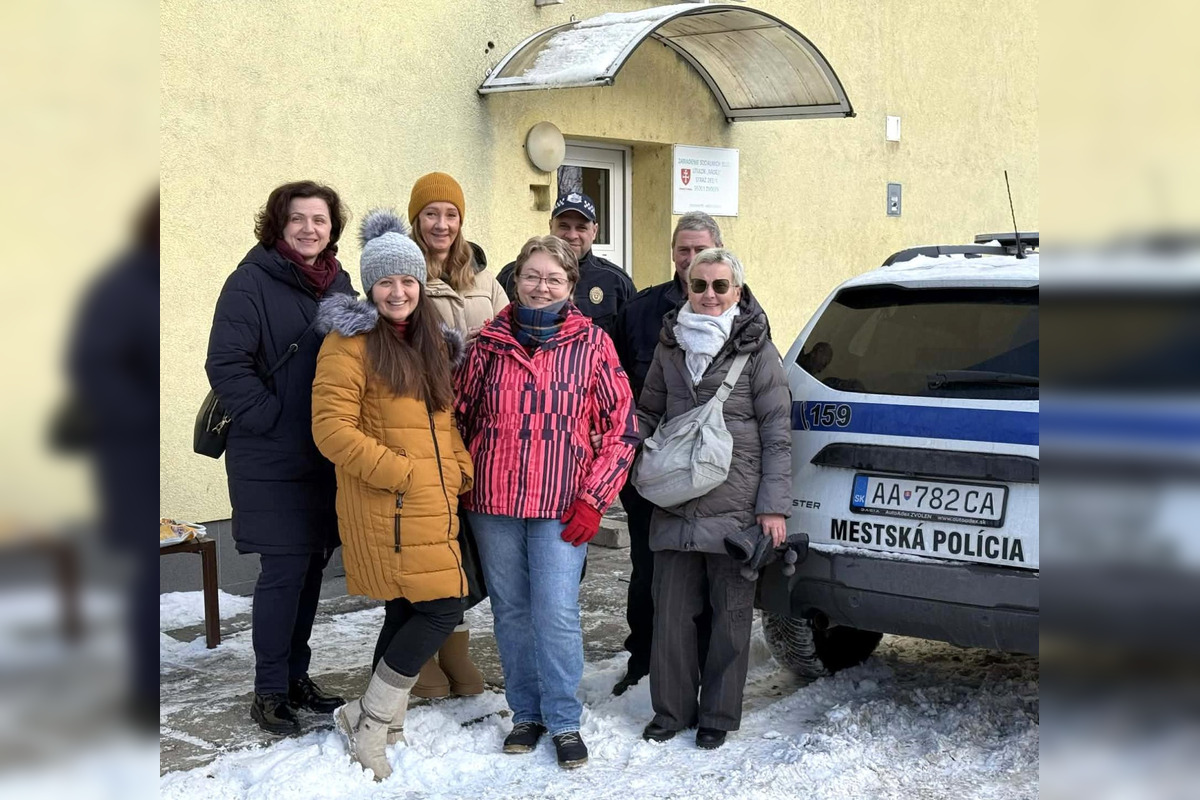 FOTO: Dobrovoľníci zo zvolenskej radnice pomohli ľuďom bez domova, foto 7